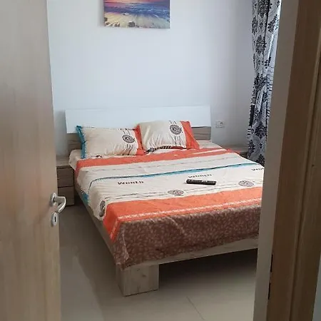 Nearbeach Apartament *