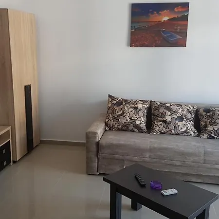 Nearbeach Apartament *